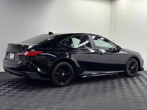 Used 2025 Toyota Camry SE FWD image 2