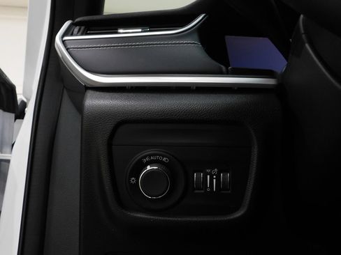 Used 2023 Jeep Grand Cherokee Altitude AWD/4WD image 36