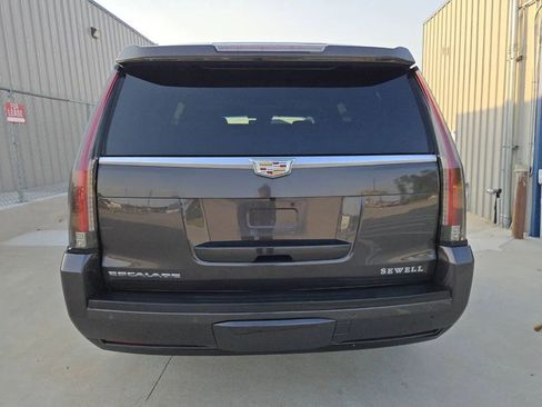 Used 2016 Cadillac Escalade Premium image 15