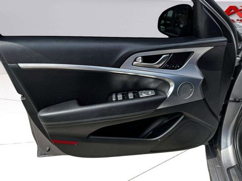 Used 2021 Genesis G70 3.3T RWD image 18