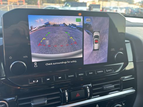 Used 2023 Nissan Pathfinder SL w/ Lighting Package (N92) image 31