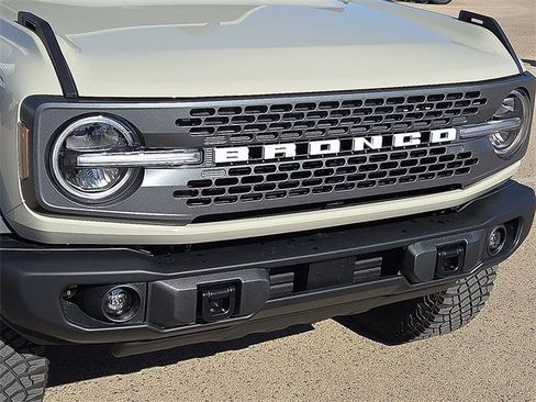 Used 2025 Ford Bronco Badlands image 7
