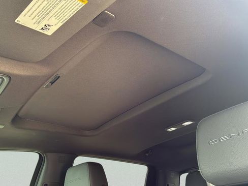 Used 2022 GMC Sierra 1500 Denali w/ Denali Premium Package image 24