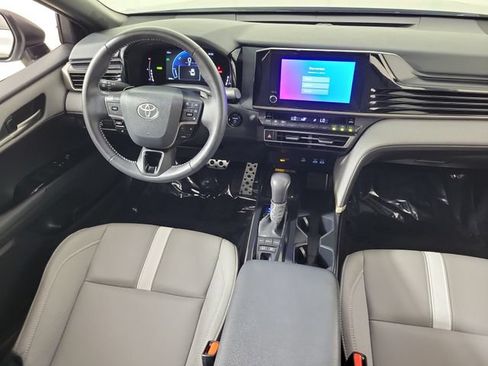 Used 2025 Toyota Camry SE FWD image 15