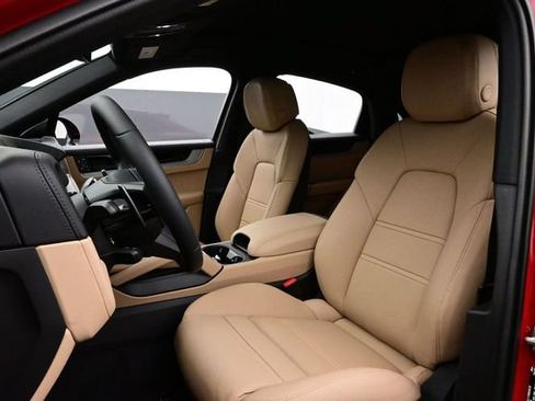 New 2026 Porsche Cayenne Coupe AWD/4WD image 5