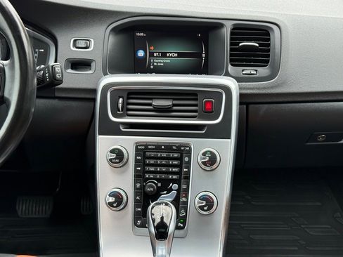 Used 2018 Volvo V60 T5 Cross Country w/ Convenience Package image 24