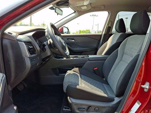 Used 2022 Nissan Rogue SV AWD/4WD image 13