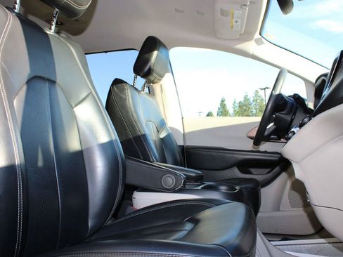 Used 2020 Chrysler Voyager Lxi image 6