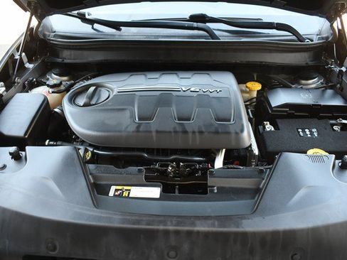 Used 2017 Jeep Cherokee Altitude AWD/4WD image 29