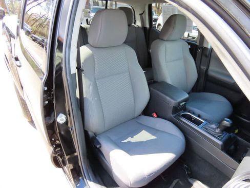 Used 2023 Toyota Tacoma SR AWD/4WD image 17