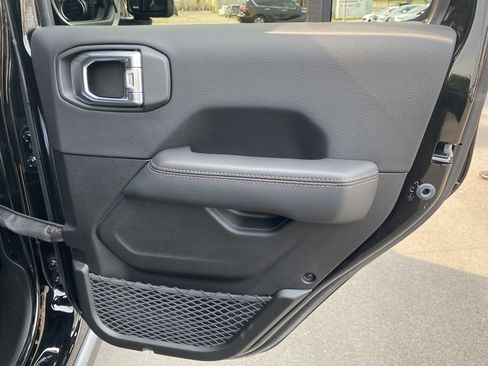 Used 2022 Jeep Wrangler Unlimited Rubicon w/ Xtreme Recon 35" Tire Package image 21