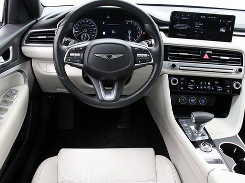 Used 2025 Genesis G70 2.5T image 14