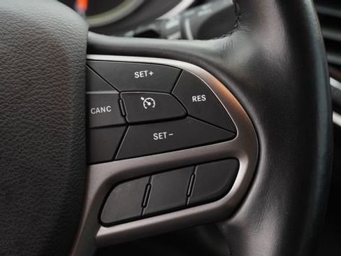 Used 2021 Jeep Cherokee Latitude Lux image 28