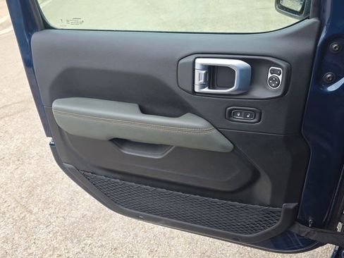 Used 2025 Jeep Gladiator Mojave AWD/4WD image 27