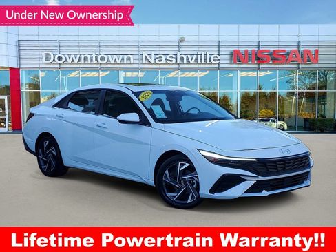 Used 2025 Hyundai Elantra SEL FWD image 1