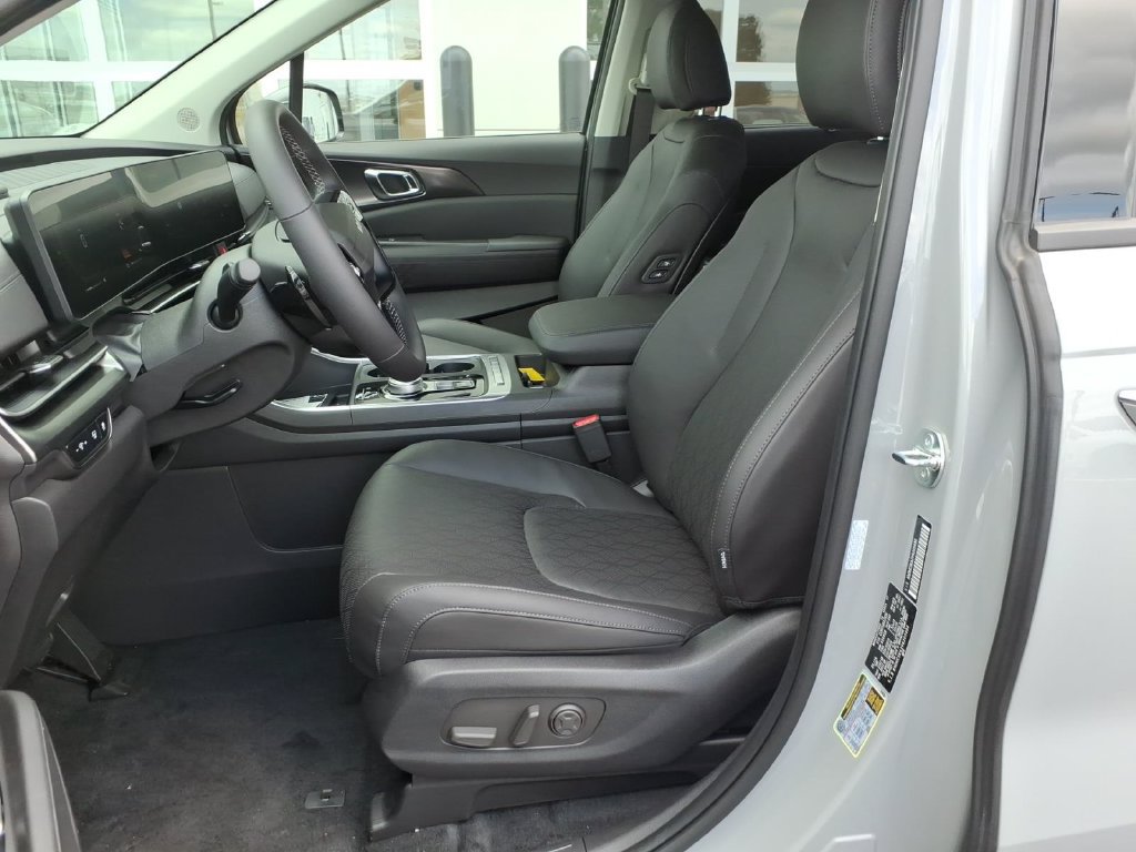 New 2027 Kia Carnival EX FWD image 14