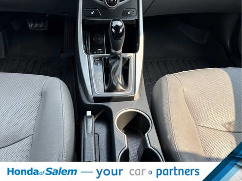 Used 2014 Hyundai Elantra Limited w/ Option Group 03 FWD image 17