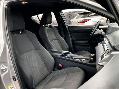 Used 2018 Toyota C-HR XLE image 8