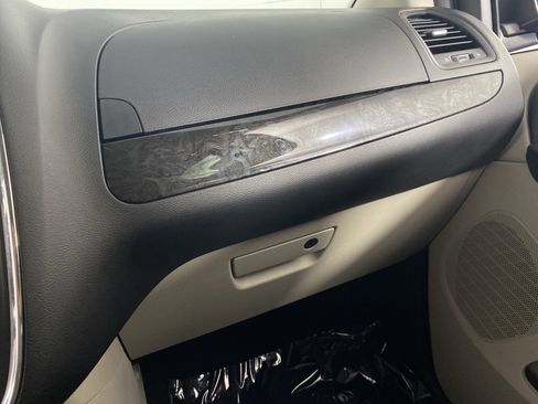 Used 2018 Dodge Grand Caravan SE w/ UConnect Hands-Free Group FWD image 29