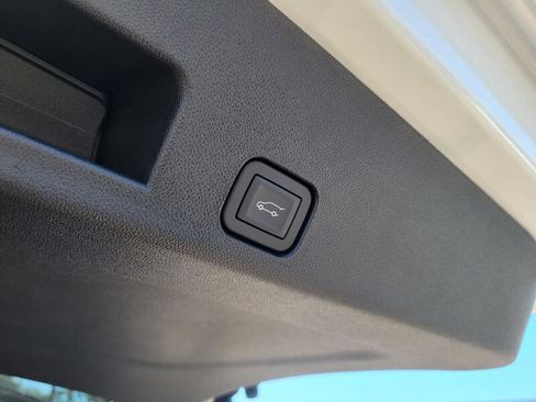 New 2026 GMC Acadia Elevation image 8