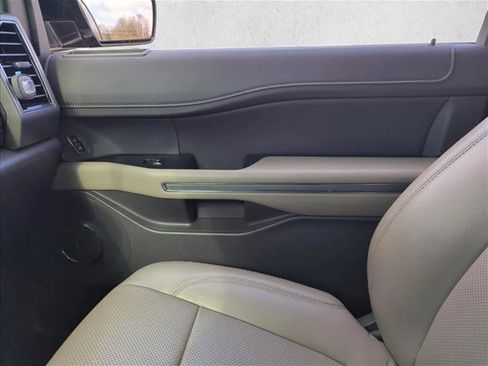 Used 2021 Ford Expedition XLT image 23
