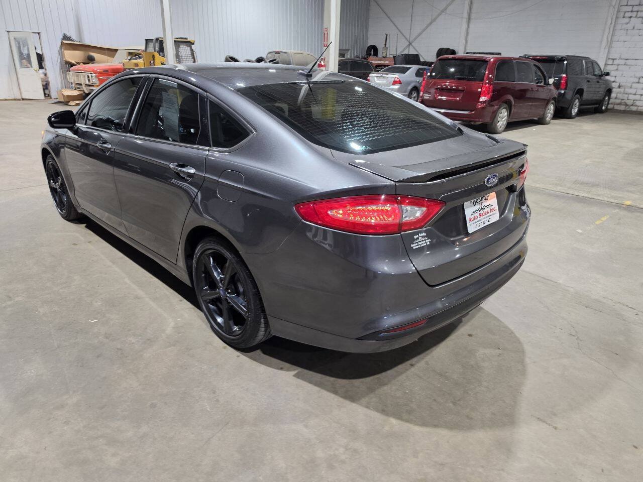 Used 2016 Ford Fusion SE FWD image 8