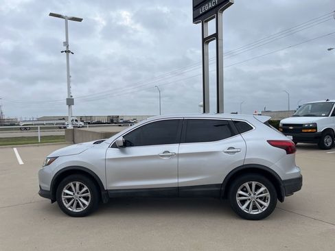 Used 2017 Nissan Rogue Sport S w/ S Appearance Package image 3