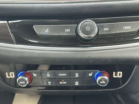 Used 2019 Buick Enclave Essence AWD/4WD image 25