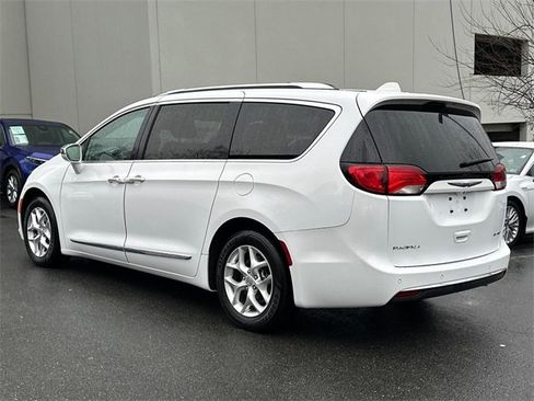 Used 2019 Chrysler Pacifica Limited image 3