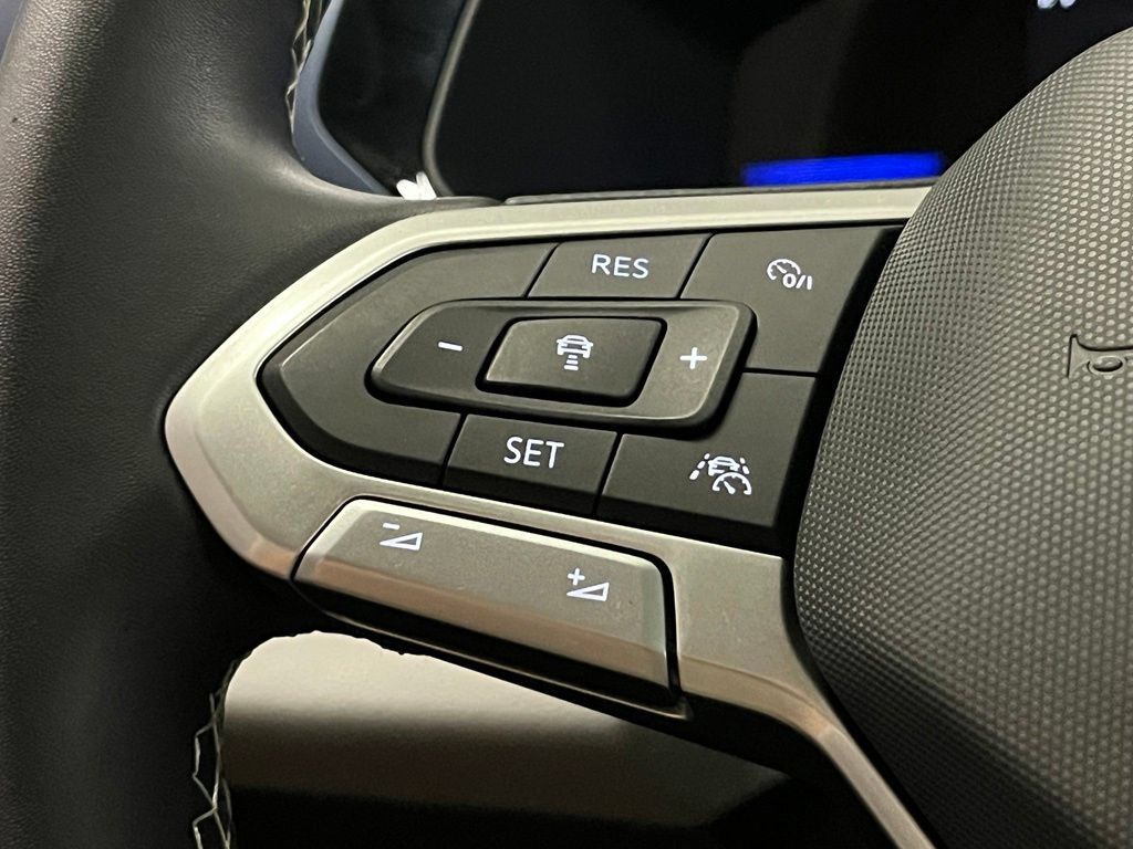 Used 2023 Volkswagen Taos SE w/ Panoramic Sunroof Package FWD image 27