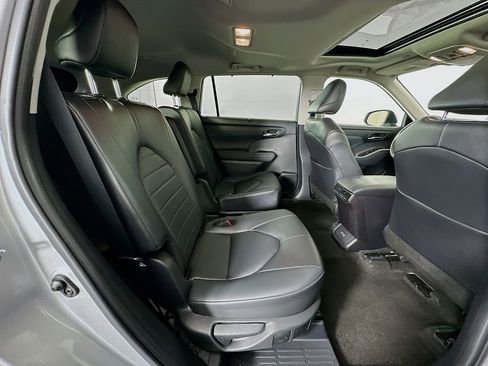 Used 2024 Toyota Highlander XLE image 28