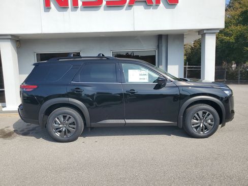 New 2026 Nissan Pathfinder SV image 2