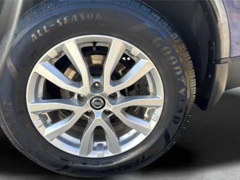 Used 2017 Nissan Rogue SV image 23