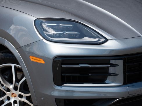 Used 2026 Porsche Cayenne Coupe AWD/4WD image 38