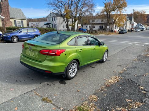 Used 2018 Ford Focus SE w/ Cold Weather Package image 5
