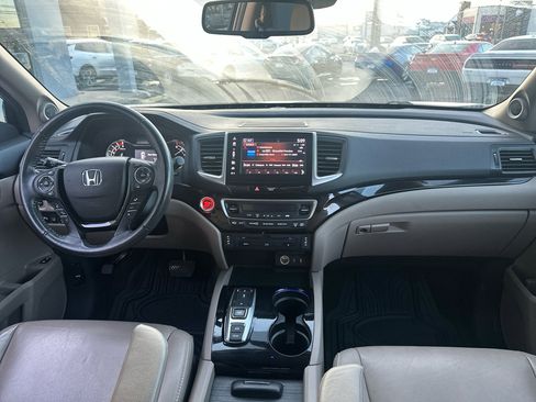 Used 2017 Honda Pilot Touring image 30