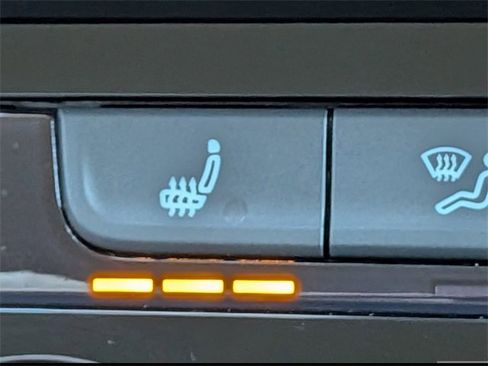 Certified 2024 Volkswagen Taos SE image 25