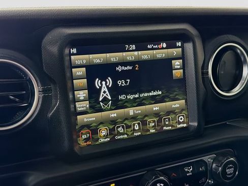 Used 2022 Jeep Wrangler Unlimited Sahara w/ Cold Weather Group image 14