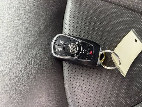 Used 2017 Buick Envision Essence FWD image 27