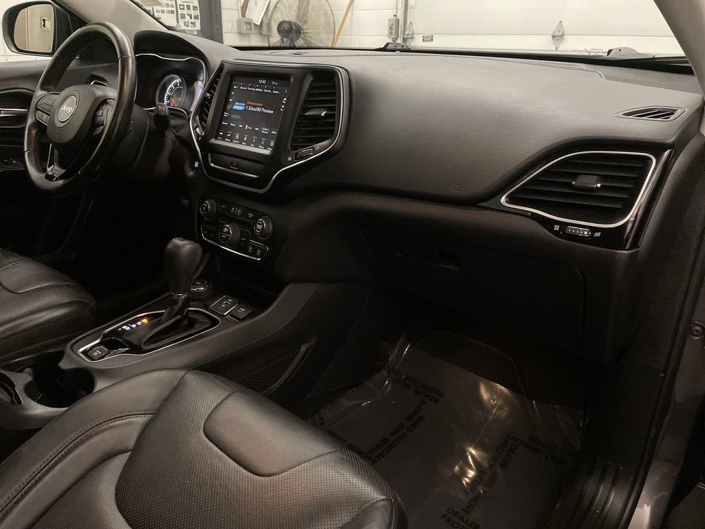 Used 2021 Jeep Cherokee Latitude Lux w/ Sun & Sound Group AWD/4WD image 23