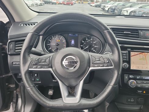 Used 2018 Nissan Rogue SV w/ Premium Package image 15