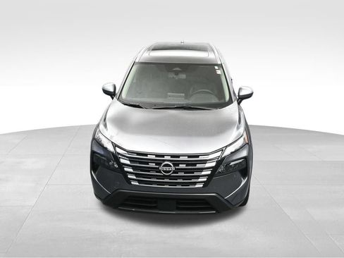 Used 2025 Nissan Rogue SV w/ SV Premium Package FWD image 25