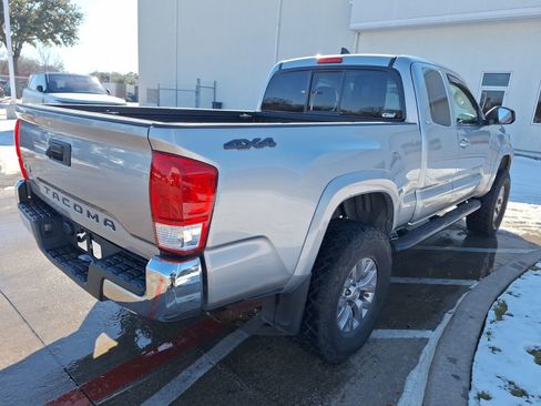 Used 2017 Toyota Tacoma SR5 image 6