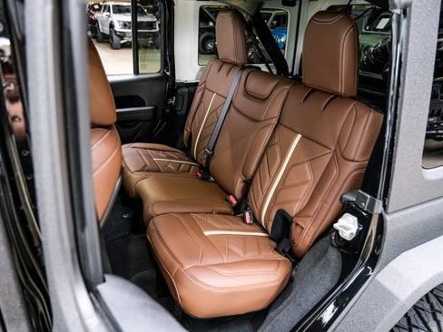 Used 2024 Jeep Wrangler Unlimited Rubicon w/ Technology Group AWD/4WD image 56