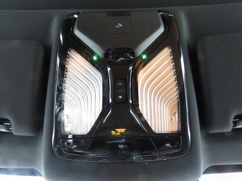 Used 2022 BMW 530i xDrive 530i xDrive w/ Premium Package image 28