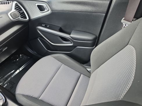 Certified 2023 Kia Soul LX FWD image 15