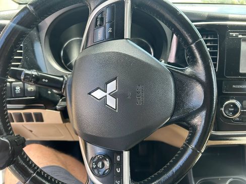 Used 2014 Mitsubishi Outlander SE AWD/4WD image 15