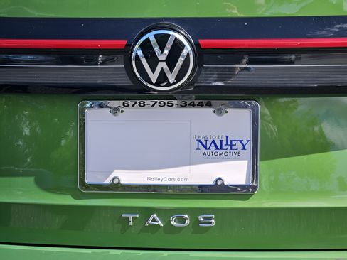 Certified 2025 Volkswagen Taos SE FWD image 30