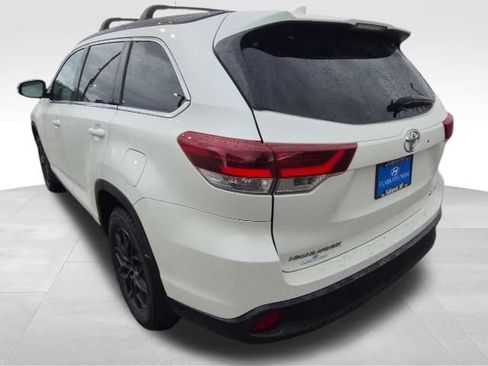Used 2019 Toyota Highlander SE image 7