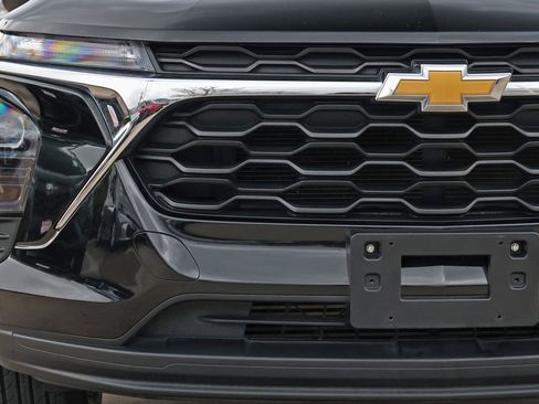 Used 2024 Chevrolet Trax LS w/ LS Convenience Package image 10